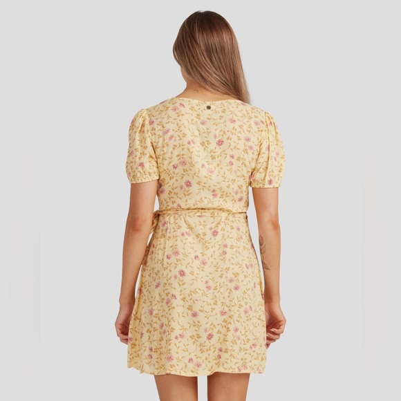 Billabong ★ Floral Mini Wrap Dress - Picture 6 of 6